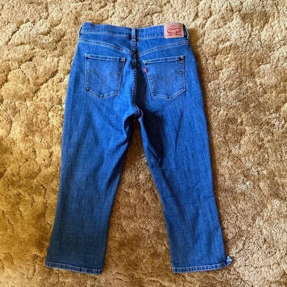 Levi classic faded capris - Picture 8 of 9